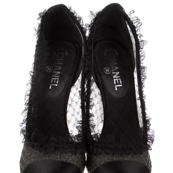 Chanel Interlocking CC Ruffle Embellishment Pumps​ - Picture 3 of 5